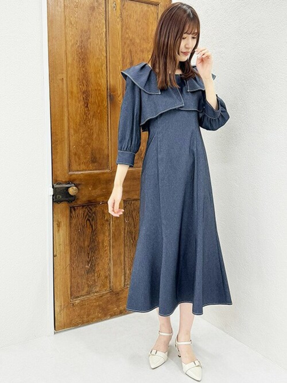 「デニム、お出かけコーデ、フェミニン、春服、春コーデ、MISCH MASCH、フリルワンピース、デニム素材、ミッシュマッシュ、24ssトレンド」｜「MISCH MASCHの■2024春夏新作■ポリデニムラッフルワンピース/MM417409（ワンピース、ブルー系）」を使った、MISCH MASCH本部さん（レディース・158cm）の冬コーディネートの1枚目の写真