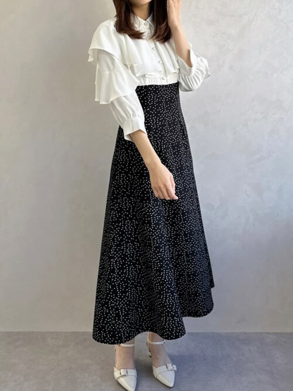 「ワンピース、キレイめ、フェミニン、春服、春コーデ、MISCH MASCH、フリルワンピース、ミッシュマッシュ、2024ss」｜「MISCH MASCHの■2024春夏新作■フリルブラウスドッキングワンピース/MM417417（ワンピース、ブラック系）」を使った、MISCH MASCH本部さん（レディース・165cm）の春コーディネートの1枚目の写真