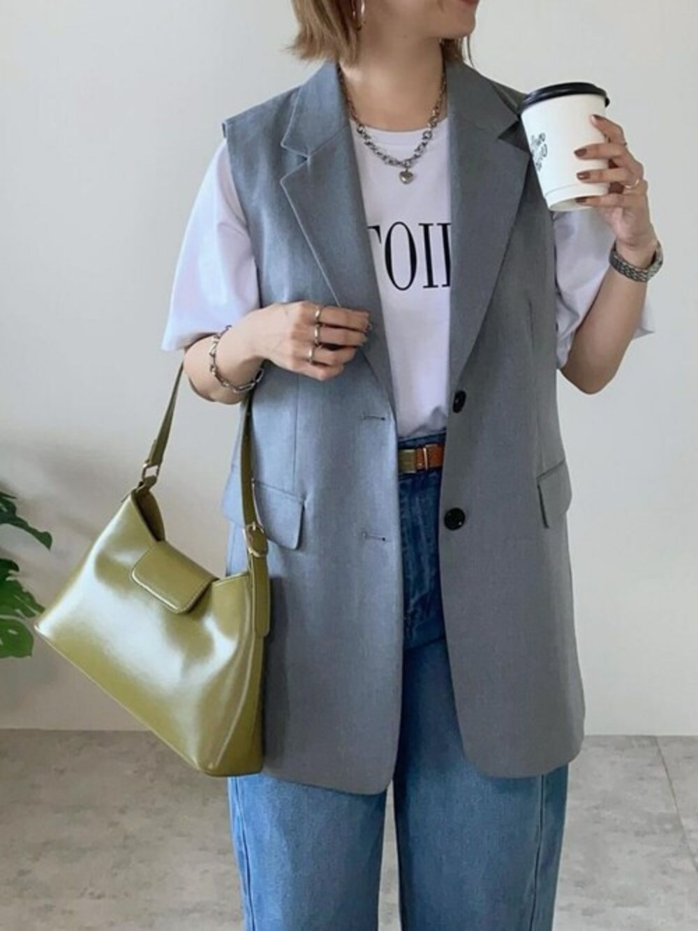 「バッグ、可愛い、バッグの中身、セールで買いました、お洒落女子と繋がりたい」｜「floristのスクエア舟形レザーハンドバッグ（ハンドバッグ、グリーン系）」を使った、FLORIST(フローリスト)さん（レディース・163cm）の夏コーディネートの1枚目の写真
