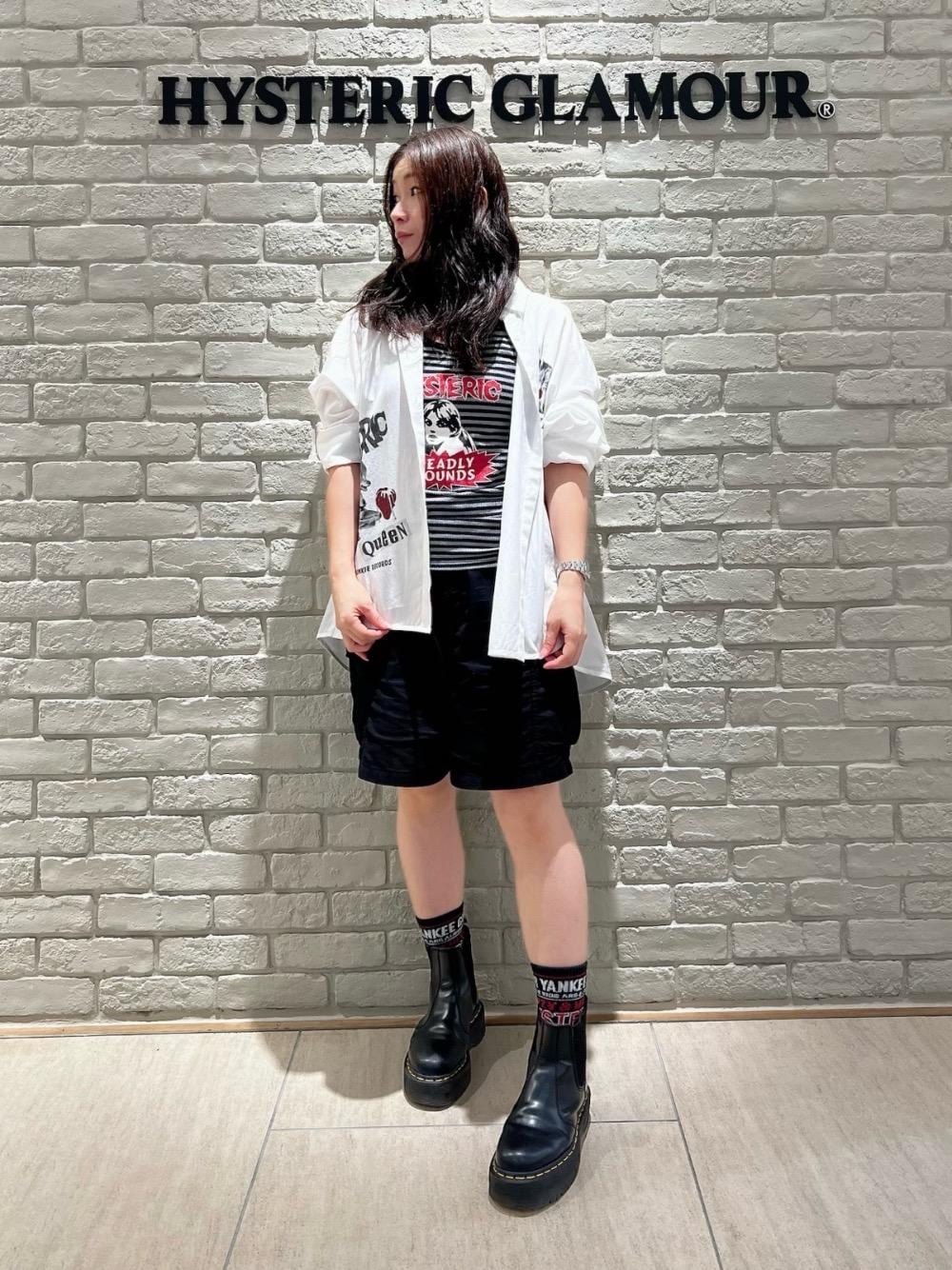 DEADLY SOUNDS タンクトップを使った人気ファッションコーディネート