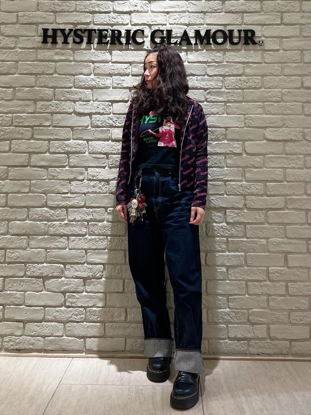 WHIP LASH ショート丈Tシャツを使った人気ファッションコーディネート