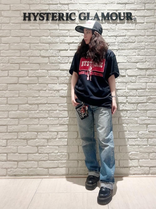 ロゴスタッズ フラグメントケース(財布)|HYSTERIC GLAMOUR ロゴスタッズ フラグメントケース(財布)|HYSTERIC GLAMOUR