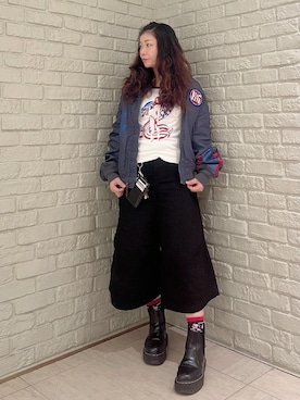 「HYSTERIC GLAMOUR（ヒステリックグラマー）のニーダーツデニムハーフパンツ（デニムパンツ、ブラック系）」を使った、SUZUKIさん（レディース・150cm）の秋コーディネート