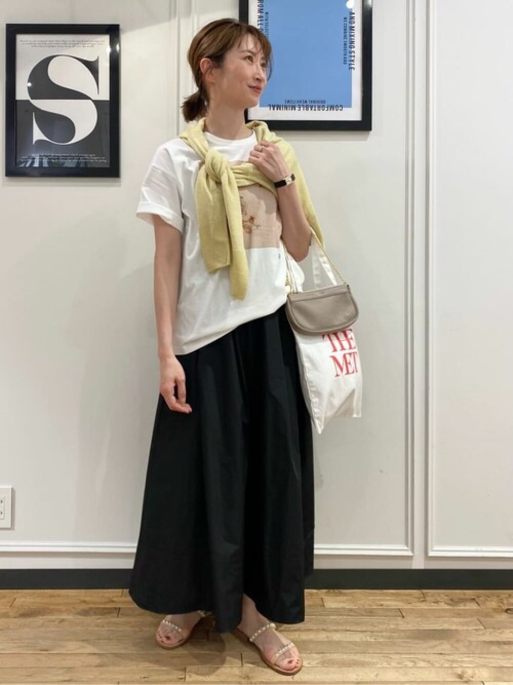 「Spick & Spanの【THE MET】Louis Comfort Tiffany Desing for tow woodbine（Tシャツ/カットソー、ホワイト系）」を使った、Yukoさん（レディース・160cm）の春コーディネートの1枚目の写真