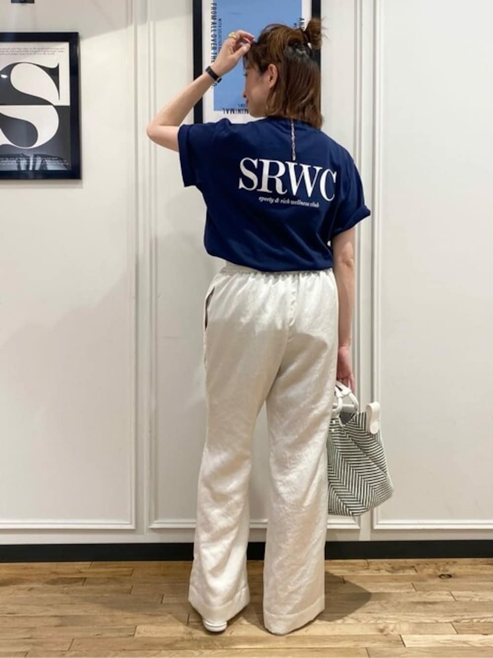 「ロゴT、カジュアル、夏、Tシャツ、ネイビー、夏コーデ、スピック＆スパン、Spick & Span(Spick & Span)、骨格ウェーブ、イエベ」｜「SPORTY&RICHの【Sporty & Rich /スポーティアンドリッチ】Upper East Side Tシャツ（Tシャツ/カットソー、ブルー系）」を使った、Yukoさん（レディース・160cm）の夏コーディネートの1枚目の写真