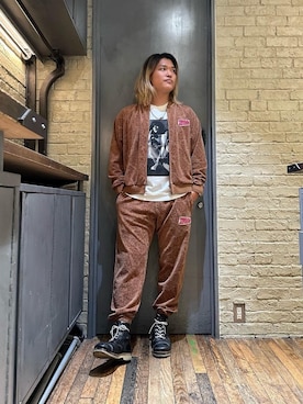 「アイテム（スウェットパンツ、ブラウン系）」を使った、吉川修平さん（メンズ・175cm）の秋コーディネート