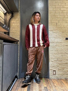 「シャツ 」｜「アイテム（スウェットパンツ）」を使った、吉川修平さん（メンズ・175cm）の秋コーディネート