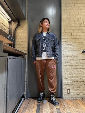 「アイテム（スウェットパンツ、ブラウン系）」を使った、吉川修平さん（メンズ・175cm）の秋コーディネート