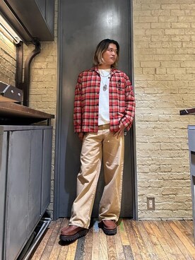 「シャツ 」｜「アイテム（アクセサリー）」を使った、吉川修平さん（メンズ・175cm）の秋コーディネート