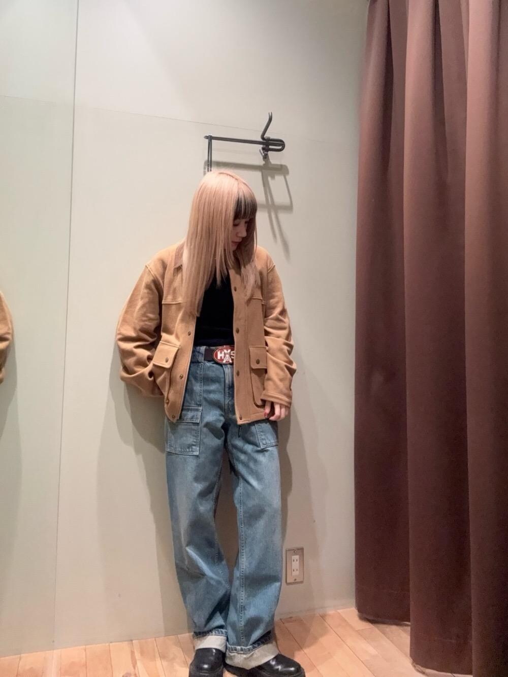 「デニム、ロンT、バックプリント、ヒステリックグラマー、HYSTERIC GLAMOUR、ジャケット 」｜「HYSTERIC GLAMOURのブッシュデニムパンツ（デニムパンツ、ブルー系）」を使った、ヵさん（レディース・155cm）の春コーディネートの1枚目の写真