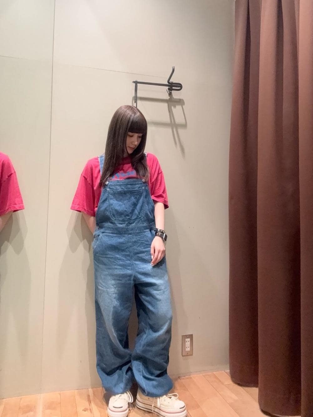 「Tシャツ、ヒステリックグラマー、HYSTERIC GLAMOUR」｜「HYSTERIC GLAMOURのHYS FLY LOGO オーバーオール（つなぎ/オールインワン、ブルー系）」を使った、ヵさん（レディース・155cm）の夏コーディネートの1枚目の写真