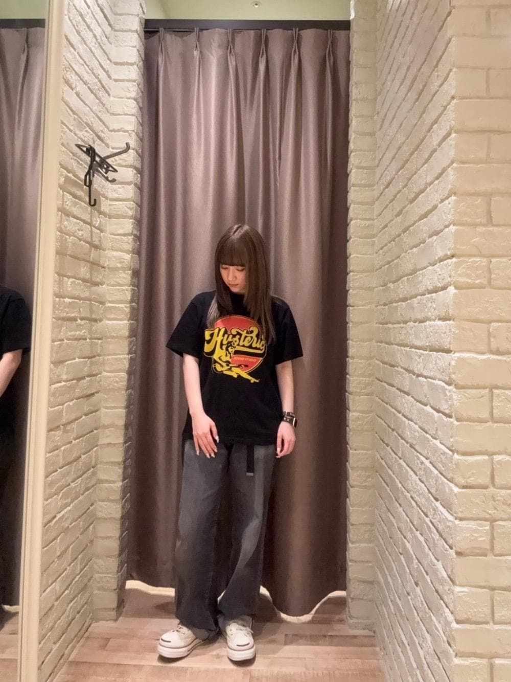 「Tシャツ、ヒステリックグラマー、HYSTERIC GLAMOUR、デニム 」｜「HYSTERIC GLAMOURのHYSTERIC SOUND STUDIO Tシャツ（Tシャツ/カットソー、ブラック系）」を使った、ヵさん（レディース・155cm）の夏コーディネートの1枚目の写真