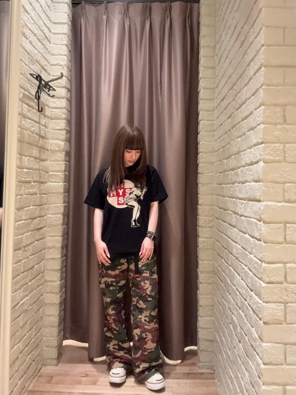 「パンツ、Tシャツ、ヒステリックグラマー、HYSTERIC GLAMOUR」｜「HYSTERIC GLAMOURのHYSTERIC NURSE Tシャツ（Tシャツ/カットソー、ブラック系）」を使った、ヵさん（レディース・155cm）の夏コーディネートの1枚目の写真