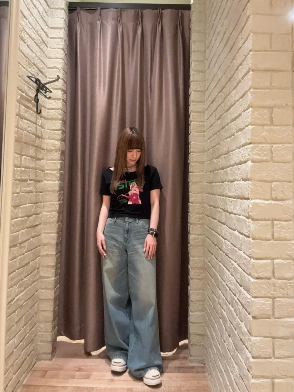 「Tシャツ、ヒステリックグラマー、HYSTERIC GLAMOUR、デニム 」｜「HYSTERIC GLAMOURのデニムワイドパンツ（デニムパンツ、ブルー系）」を使った、ヵさん（レディース・155cm）の夏コーディネートの1枚目の写真