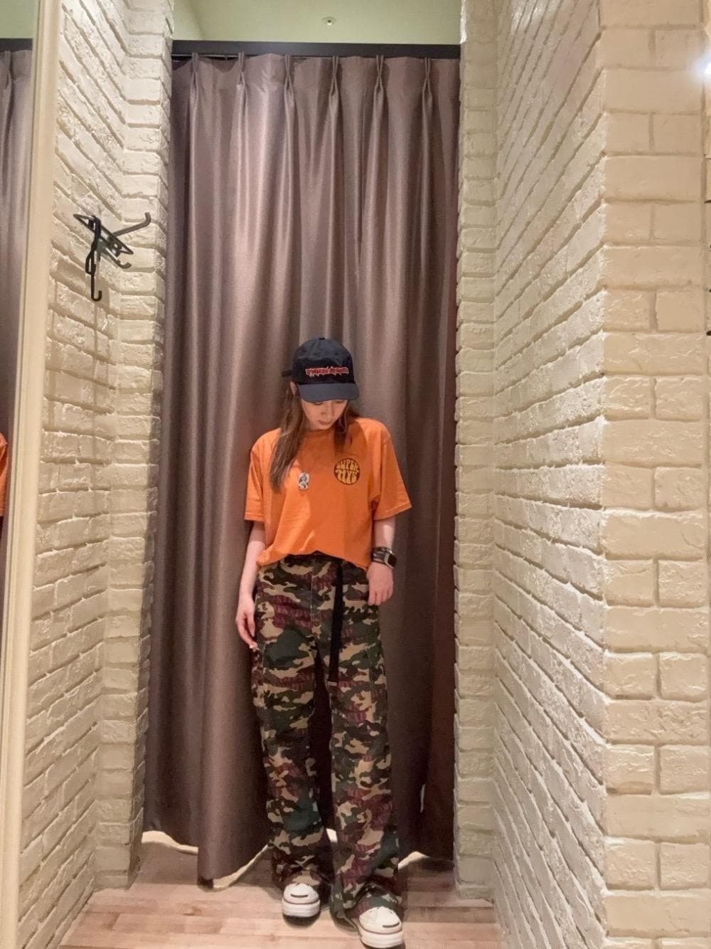 「パンツ、キャップ、Tシャツ、アクセサリー、バックプリント、ヒステリックグラマー、HYSTERIC GLAMOUR」｜「HYSTERIC GLAMOURのGUITAR GIRL ボールチェーンネックレス（ネックレス、シルバー系）」を使った、ヵさん（レディース・155cm）の夏コーディネートの1枚目の写真