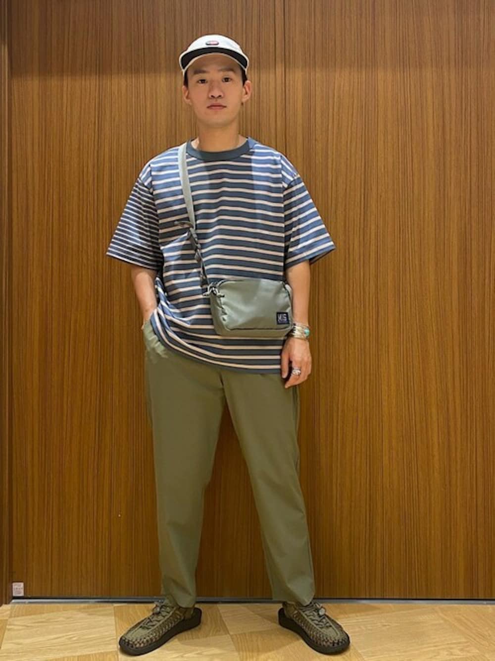 塩山さんの「KEEN: UNEEK MV サンダル（KEEN）」を使ったコーディネートの1枚目の写真