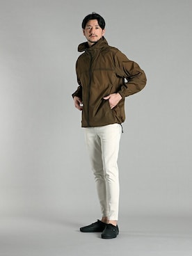 「ホワイトパンツ」｜「アイテム（ナイロンジャケット）」を使った、LANVIN en Bleu 本社さん（メンズ・177cm）の春コーディネート