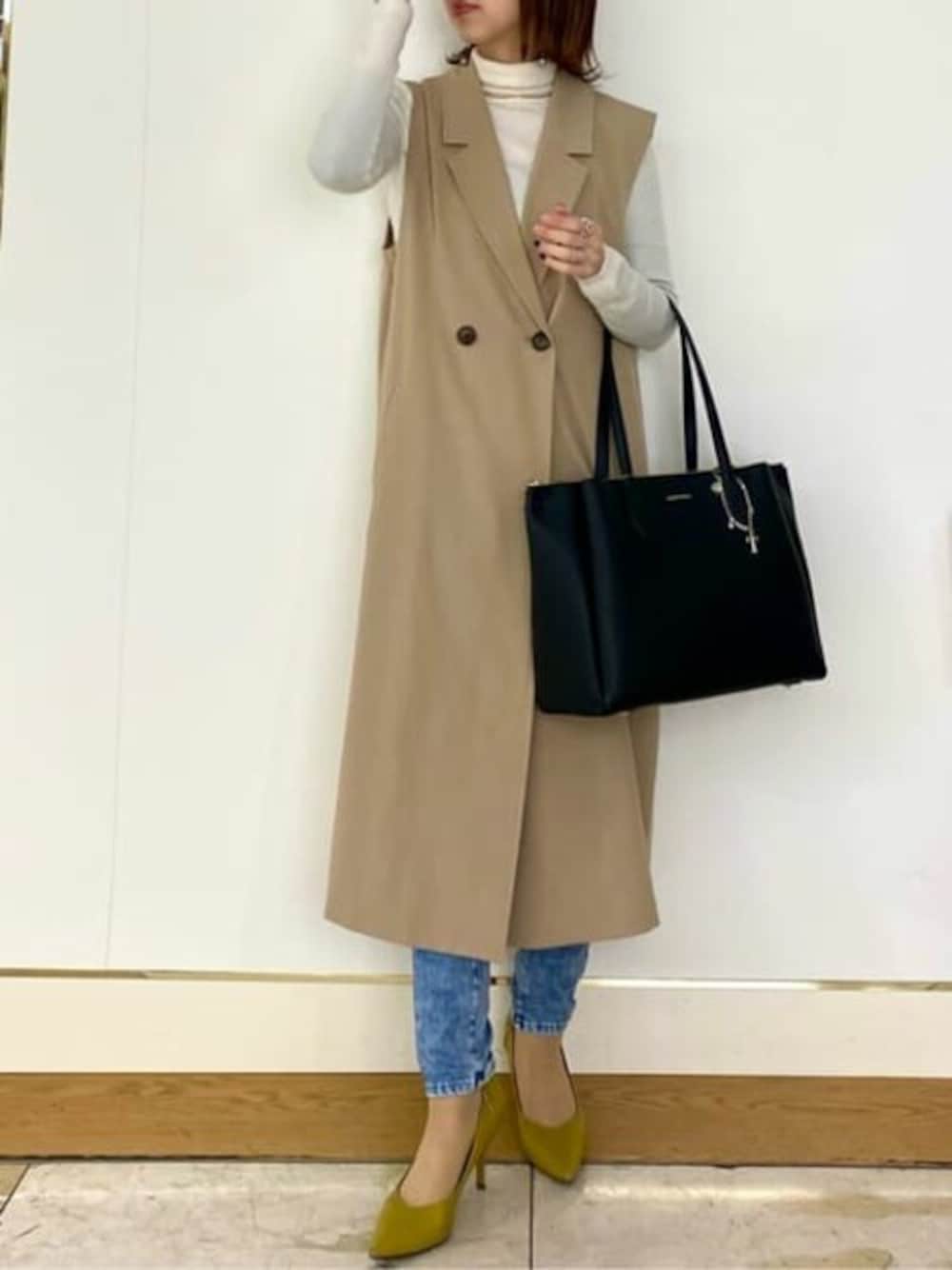 「パンプス、ブラック、キレイめ、大人コーデ、パンツスタイル、通勤コーデ、Samantha Thavasa、お仕事コーデ、サマンサタバサ」｜「Samantha ThavasaのDream bag for レザートートバッグ（トートバッグ、ブラック系）」を使った、SamanthaThavasaさん（レディース・154cm）の春コーディネートの1枚目の写真