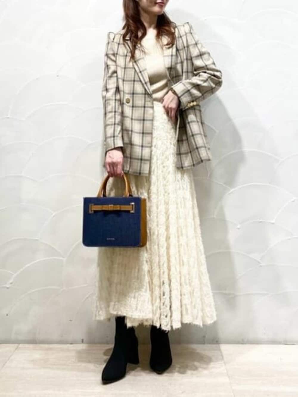 「ジャケット、デニム、大人カジュアル、お出かけコーデ、インディゴデニム、春コーデ、Samantha Thavasa、カジュアルコーデ、デニムバッグ、サマンサタバサ」｜「Samantha Thavasaのデニム調エムシュシュⅢ トートバッグ 小サイズ（トートバッグ、イエロー系）」を使った、SamanthaThavasaさん（レディース・160cm）の春コーディネートの1枚目の写真