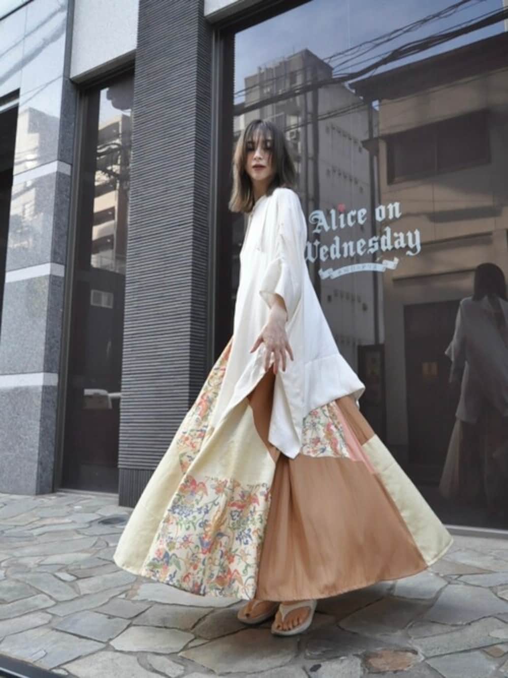 「ビッグシルエット、マキシスカート、着物、サンダル、kimono、シャツスタイル、トングサンダル、sandglass、angelina、ドールスカート」｜「sandglassのキモノドールスカート（スカート、ピンク系）」を使った、chaosbohemiaさん（レディース・168cm）の夏コーディネートの1枚目の写真