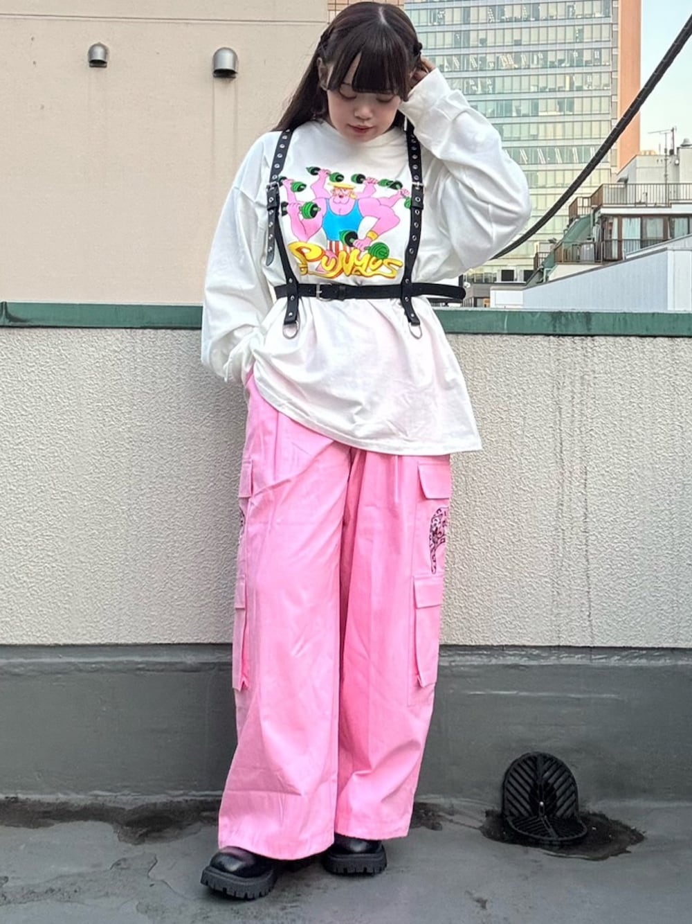 カーゴパンツ（ピンク系）を使った「オトナ女子」の人気ファッション