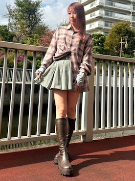 「PUNYUS（プニュズ）の【NEW SIZE】ベルトデニムプリーツミニスカート（スカート、ブルー系）」を使った、PUNYUS  さん（レディース・155cm）の秋コーディネート