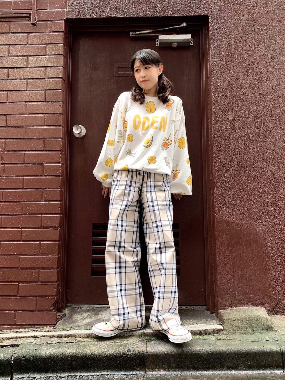 「秋のコーデ、総柄、休日スタイル、チェックパンツ、フード、ラフ、パンツスタイル、ootd、低身長、PUNYUS、148cm、PUNYUSコーデ、おうちファッション」｜「PUNYUSのフード総柄スウェット(SABAKAN・GYOZA・KABOCHA・ODEN）（スウェット、ベージュ系）」を使った、PUNYUS  さん（レディース・148cm）の秋コーディネートの1枚目の写真