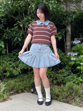 「PUNYUS（プニュズ）のプリーツヘムデニムミニスカート（デニムスカート、ブルー系）」を使った、PUNYUS  さん（レディース・160cm）の春コーディネート
