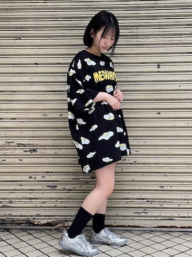 「PUNYUS（プニュズ）の【新サイズ】目玉焼き総柄Ｔシャツ（Tシャツ/カットソー、ブラック系）」を使った、PUNYUS  さん（レディース・160cm）の春コーディネート