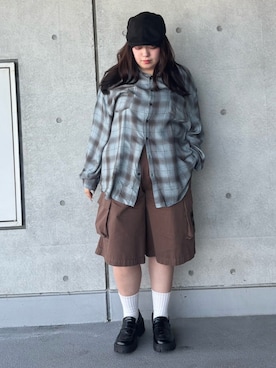 「PUNYUS（プニュズ）の【NEW SIZE】PUNYUSロゴカーゴハーフパンツ（カーゴパンツ、ブラウン系）」を使った、PUNYUS  さん（レディース・155cm）の秋コーディネート