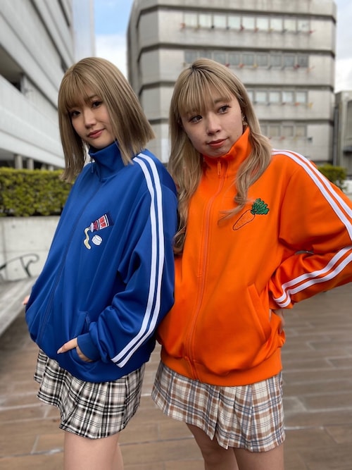 マ*ニ様 【超美品】 トラックジャケット　ジャージ　オレンジ 6号 PUNYUSPUNYUS さんのジャージを使ったコーディネート - ZOZOTOWN