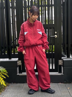 「PUNYUS（プニュズ）の【NEW SIZE】切り替えナイロンパンツ（その他パンツ、レッド系）」を使った、PUNYUS  さん（レディース・155cm）の秋コーディネート