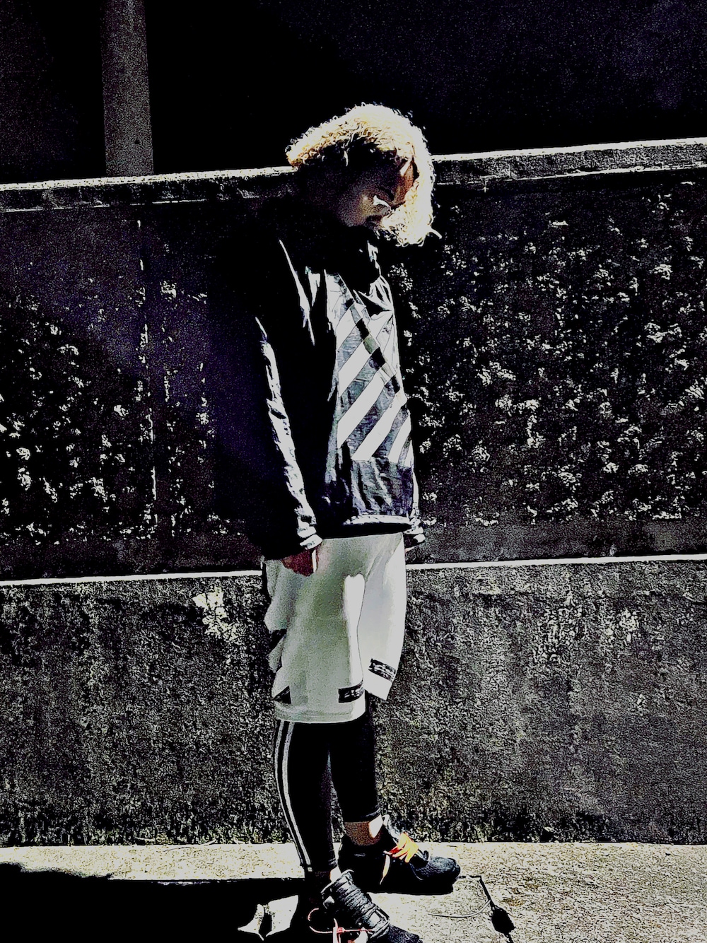 ナイロンジャケットを使った「オフホワイト×ナイキ」の人気