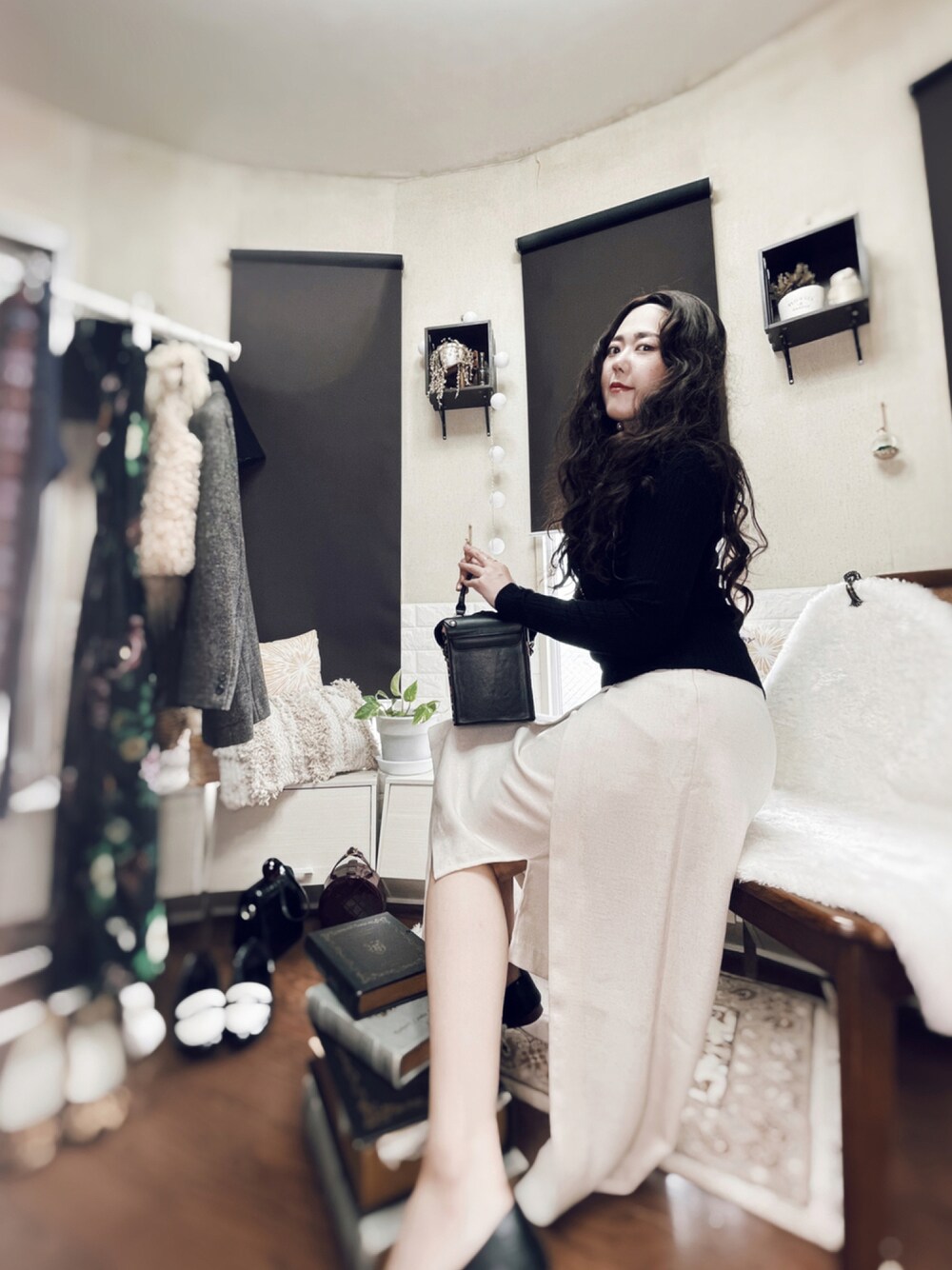 「ニット、ブラックコーデ、ナチュラル、モノトーン、フェミニン、モダン、シンプルスタイル、フレンチ、シック、大人ガーリー、今日のコーデ、パリジェンヌ風、秋コーデ、秋先取りコーデ、ラブアンドピース2021」｜「VINTAGEのアイテム（ニット/セーター、ブラック系）」を使った、kiraさん（レディース・167cm）の秋コーディネートの1枚目の写真