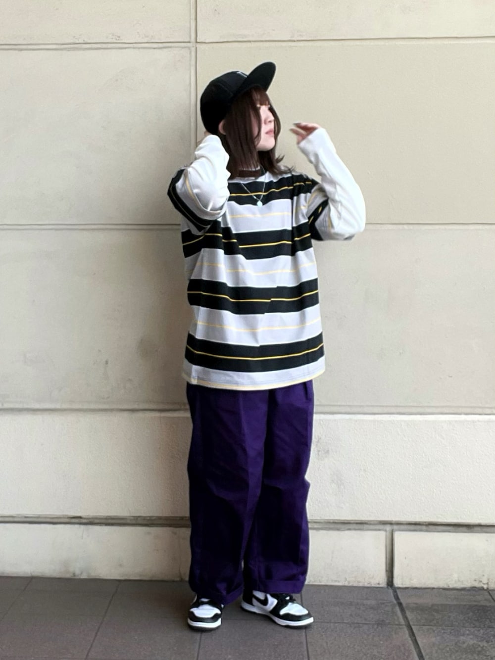 「レイヤード、カラーパンツ、キャップ、NIKE、春コーデ、春、スニーカーコーデ、オーバーサイズ、レイヤードスタイル、ストリートコーデ、SCHOTT、バギーパンツ」｜「schottのQT REFLECT CAP（キャップ、ブラック系）」を使った、Miyuさん（レディース・160cm）の冬コーディネートの1枚目の写真
