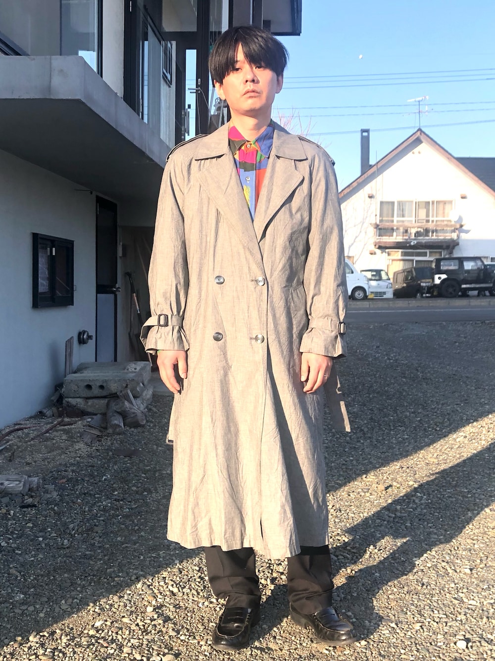 「古着、コート、総柄」｜「usedのアイテム（トレンチコート、グレー系）」を使った、TAKAHIRO MASUKAWAさん（メンズ・177cm）の春コーディネートの1枚目の写真