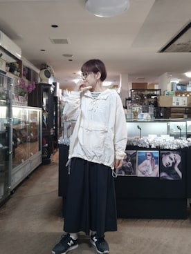 「AMERICAN HOLIC（アメリカンホリック）のポケッタブル撥水加工アノラックパーカー（ブルゾン、ホワイト系）」を使った、takamiさん（レディース・159cm）の春コーディネート