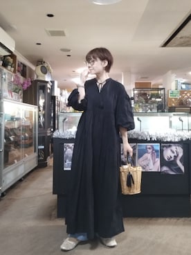 「DISCOAT（ディスコート）の【India】袖バルーン切替ギャザーワンピース（ワンピース、ブラック系）」を使った、takamiさん（レディース・159cm）の春コーディネート