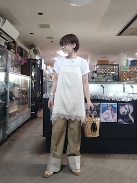 「DISCOAT（ディスコート）の【WEB限定】ロールアップチノパンツ（その他パンツ、ベージュ系）」を使った、takamiさん（レディース・159cm）の夏コーディネート