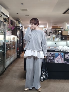 「AMERICAN HOLIC（アメリカンホリック）のラメ裏毛ショートスウェット（スウェット、グレー系）」を使った、takamiさん（レディース・159cm）の春コーディネート