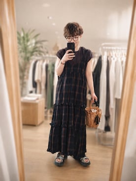「DISCOAT（ディスコート）のチェックティアードキャミワンピ（ワンピース、ブルー系）」を使った、takamiさん（レディース・159cm）の夏コーディネート