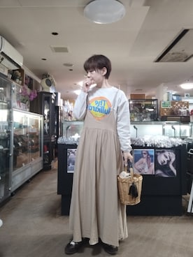 「AMERICAN HOLIC（アメリカンホリック）のサークルロゴプリントロングTシャツ（Tシャツ/カットソー、ホワイト系）」を使った、takamiさん（レディース・159cm）の春コーディネート