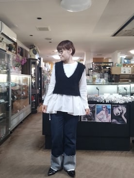 「AMERICAN HOLIC（アメリカンホリック）の選べる丈2サイズ前後2wayシャギーベスト（ベスト、ブラック系）」を使った、takamiさん（レディース・159cm）の春コーディネート