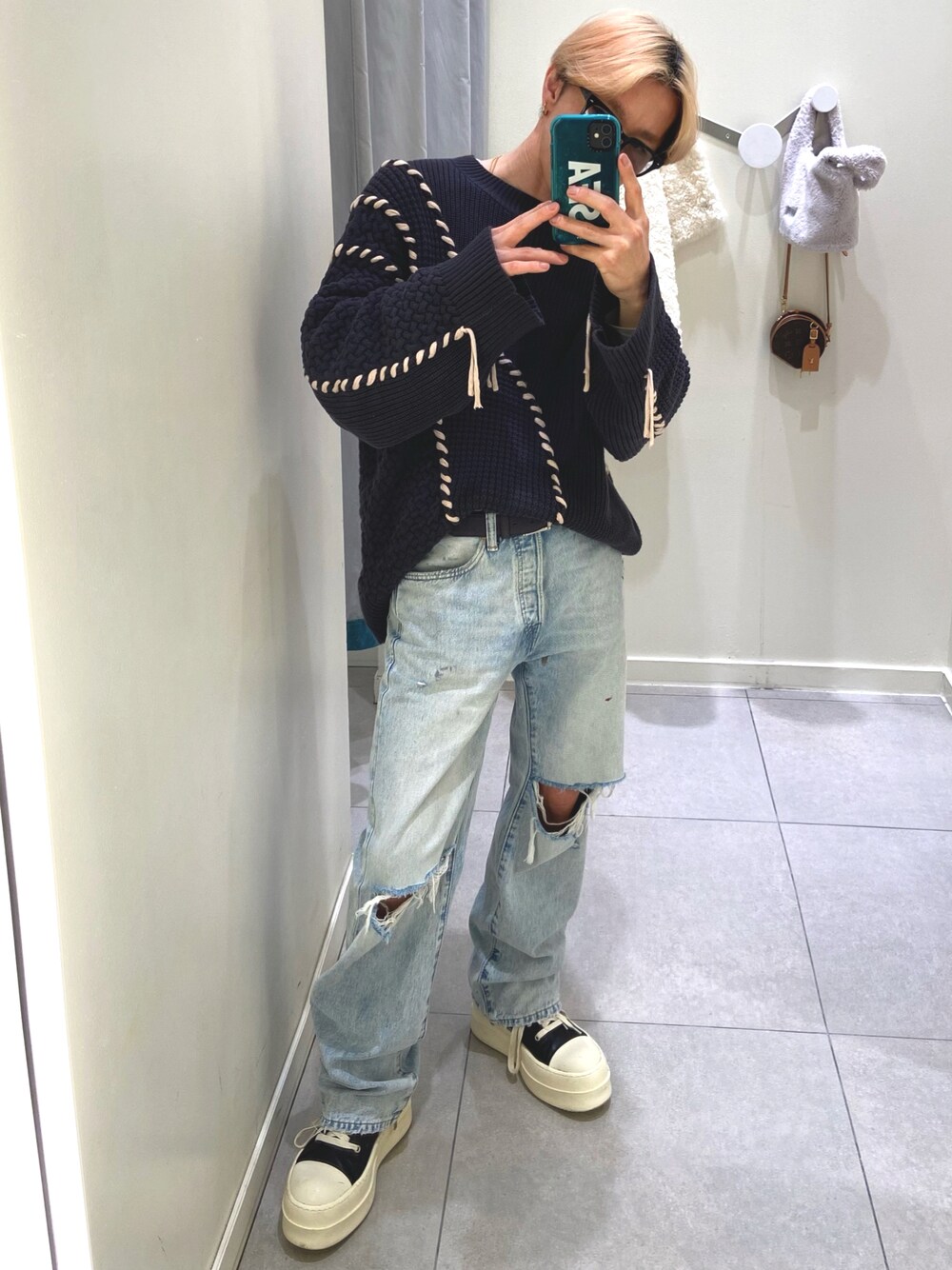 「GAPのウォッシュウェル '90s ルーズデニム（デニムパンツ、ブルー系）」を使った、モックニスタさん（メンズ・165cm）の冬コーディネートの1枚目の写真