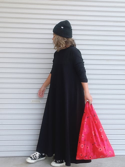 高級ライン【ブリーフィング】2024年　ワンピース　エンボス加工　ロゴ総柄　M エンボス加工Aラインフレアワンピース（ワンピース）｜coca