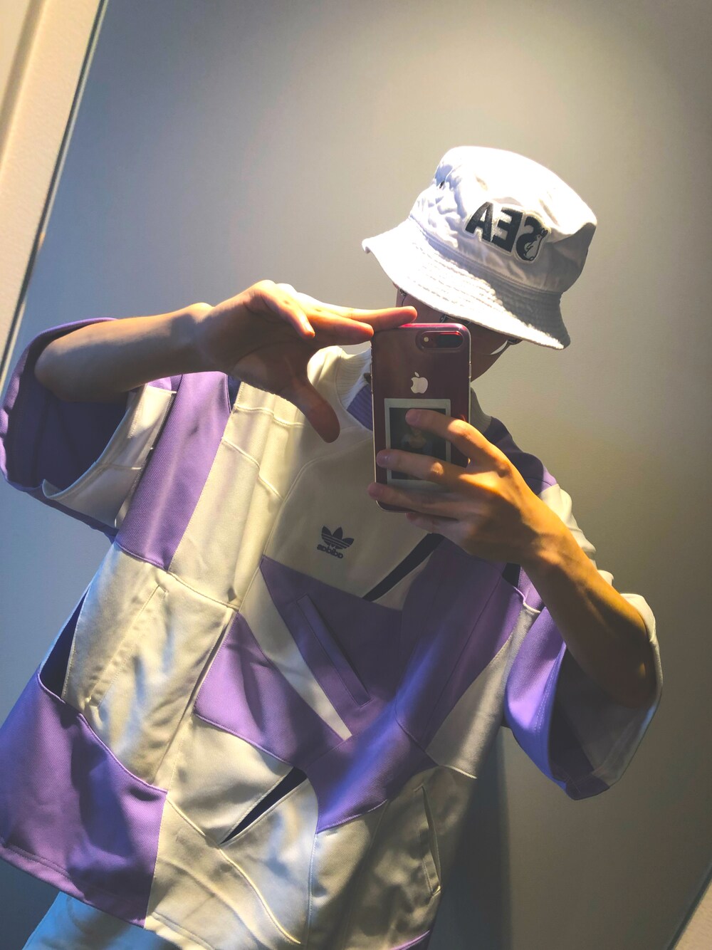 「休日コーデ、リメイク、バケットハット、ootd」｜「WIND AND SEAのアイテム（ハット、ホワイト系）」を使った、ぴぃやまさん（メンズ・176cm）の秋コーディネートの1枚目の写真