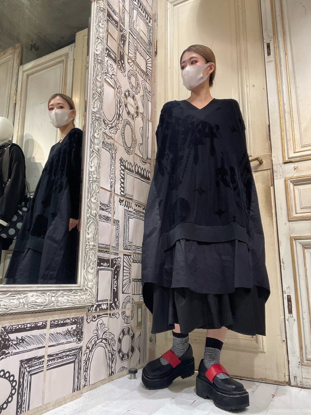 「gomme、gomme_56、gommehomme、ワンピース、シャンデリア、ジャガード、PARIS」｜「gommeのシャンデリアＪＱ　Ｂブラウスワンピース（ワンピース、ブラック系）」を使った、gommeさん（レディース・161cm）の秋コーディネートの1枚目の写真