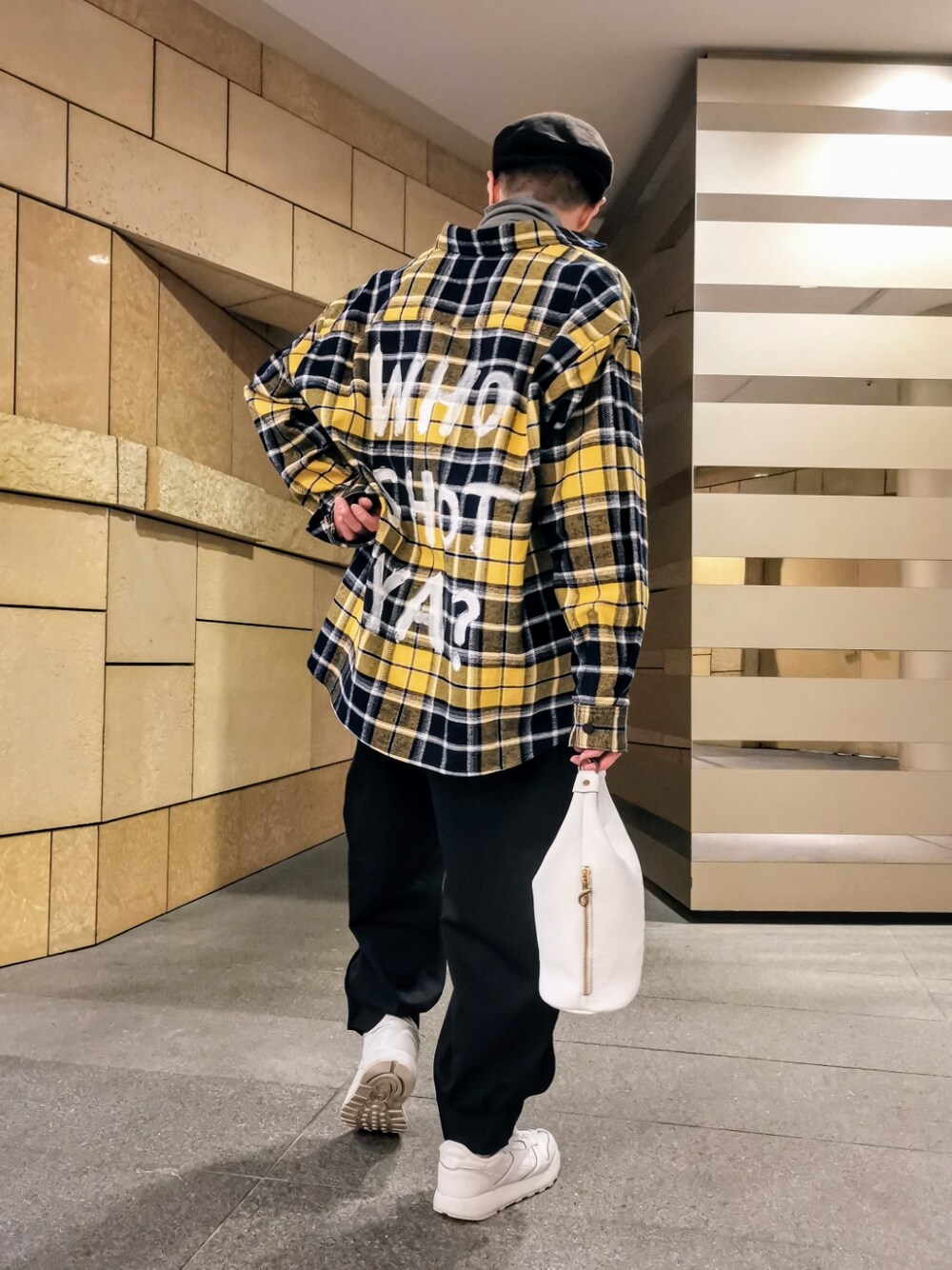 「クリスマスに着たい服、大人コーデ、ビックシルエット、きれいめカジュアル、ゆるコーデ、チェック、チェックシャツ、イエローコーデ、ゆったりコーデ、カジュアル、ペイント、韓国ファッション、おしゃれさんと繋がりたい、クリスマス、ootd」｜「ROYAL FLASHの＠/check SH JKT（シャツ/ブラウス、イエロー系）」を使った、MKさん（メンズ・175cm）の冬コーディネートの1枚目の写真