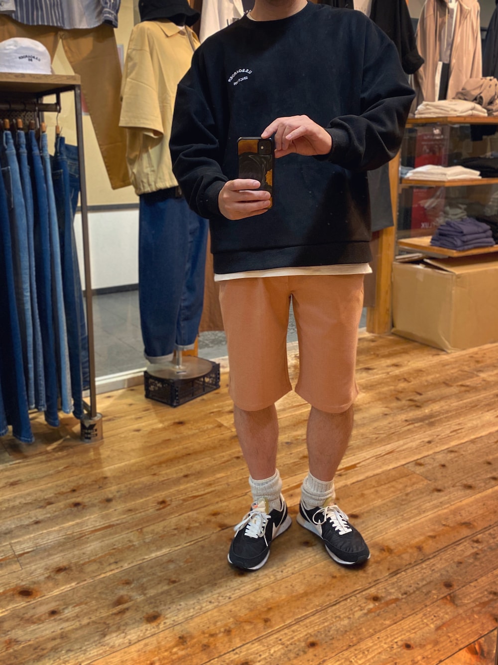 「リラックススタイル、シンプルコーデ、ショートパンツ、短パン、ショーツ、カジュアル、大人カジュアル、いいね、save、フォローお願いします🤑、オトナカジュアル、大人コーデ、ハーフパンツ」｜「US.BOARDERのアイテム（スウェット、ブラック系）」を使った、USboarder matsushitaさん（メンズ・172cm）の夏コーディネートの1枚目の写真