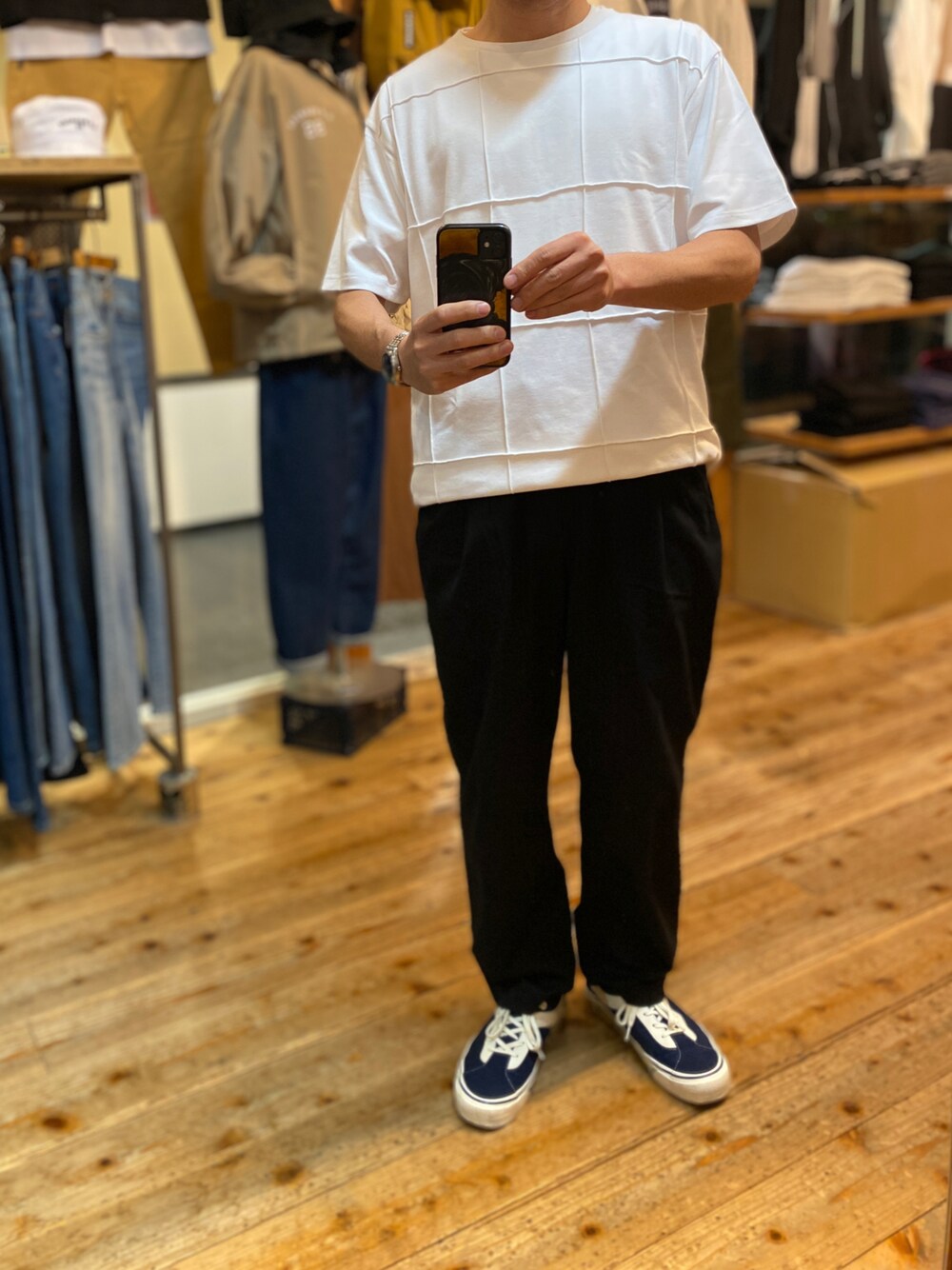 「休日スタイル、春夏コーデ、シンプルスタイル、オトナカジュアル、大人コーデ、黒、ワイドパンツ、いいね、save、フォローお願いします🤑、カジュアル、カジュアルコーデ、usboarder」｜「US.BOARDERのアイテム（Tシャツ/カットソー、ホワイト系）」を使った、USboarder matsushitaさん（メンズ・172cm）の春コーディネートの1枚目の写真